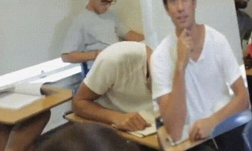 Trai dep dung quai chieu de ngu gat trong lop