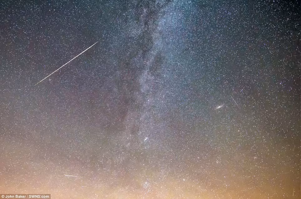Mưa sao băng Perseids dự kiến đạt mức cao điểm nhất vào đêm 12 và 13/8 tới. (Nguồn: Daily Mail)