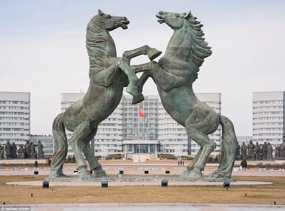 Tổng diện tích của thành phố Ordos là 354 km2, lớn hơn cả thành phố Las Vegas và Birmingham. (Nguồn: Daily Mail)