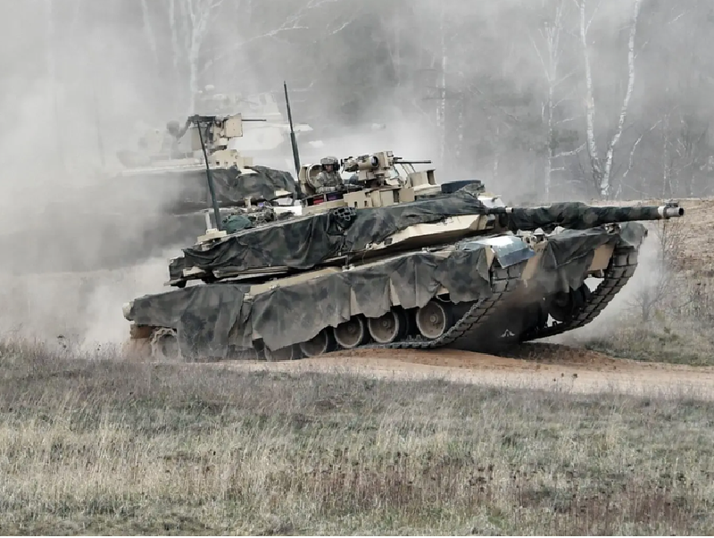 Khi đó, Quân đội Ukraine chỉ có thể vận chuyển đạn dược qua những con đường nhỏ đi qua cánh đồng, mà không thể vận chuyển xe bọc thép, pháo và các vũ khí hạng nặng khác, điều này hoàn toàn không đáp ứng được nhu cầu tác chiến của Quân đội Ukraine, trong khi tại đây còn có hàng nghìn quân nhân Ukraine đang tham chiến. Ảnh: EPA.