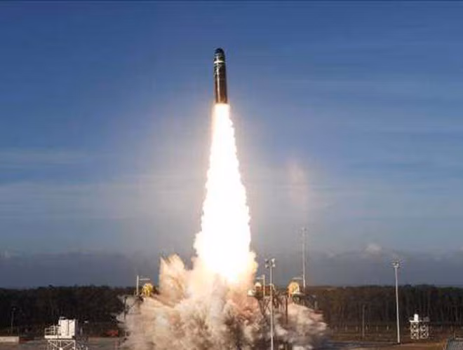 Bộ Quốc phòng Pháp cho biết quả đạn tên lửa M51 được trinh sát cơ điện tử Falcon 50 Pháp và RC-135S Cobra Ball của Mỹ giám sát trên toàn bộ hành trình bay.