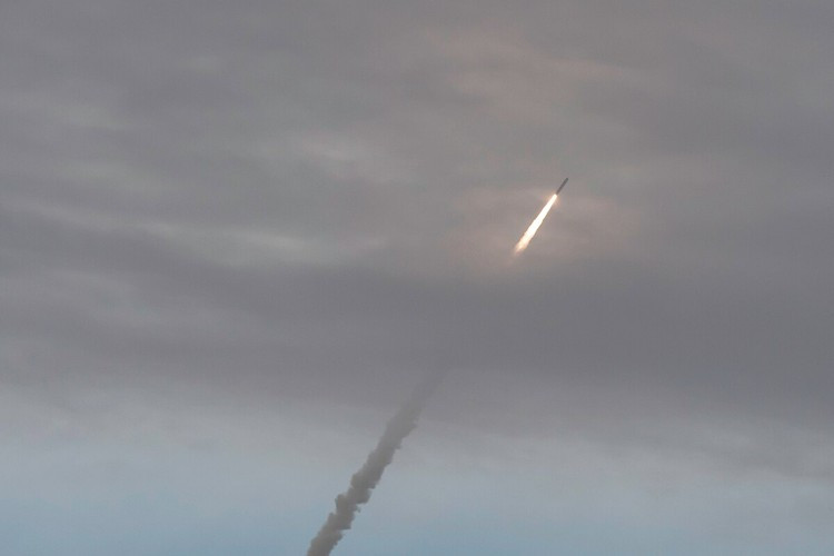 Năm 2010 tên lửa hạt nhân này được biên chế chính thức cho hải quân Pháp để trang bị trên tàu ngầm hạt nhân chiến lược lớp Triumfan.