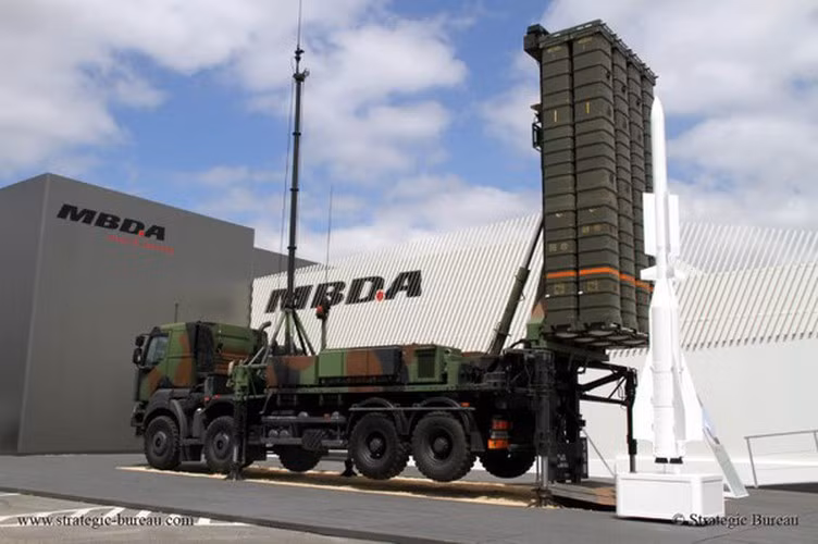 Đạn đánh chặn được trang bị hệ thống điều khiển phức hợp chính xác cao PIF/PAF, cho phép điều chỉnh lỗi dẫn đường và tăng tính cơ động của tên lửa.