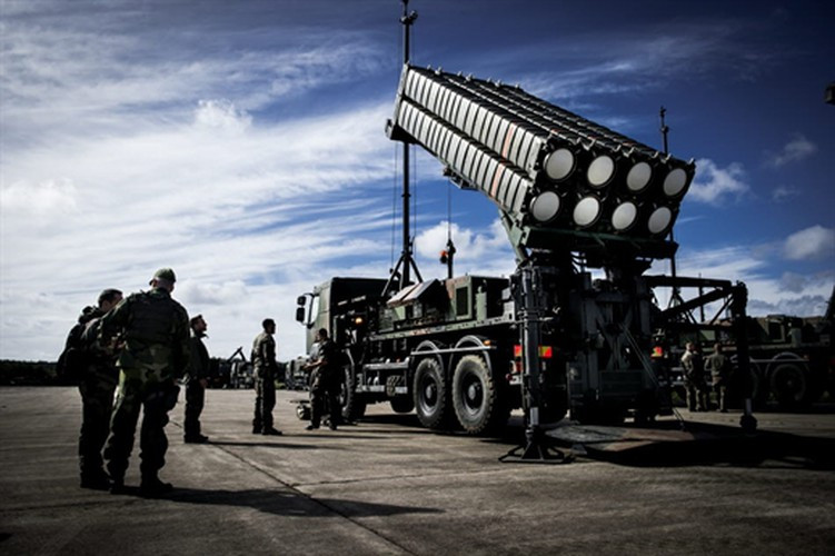 Xe chỉ huy và radar Arabel có thể kiểm soát tới 6 xe phóng trong bán kính 10 km, dẫn hướng đồng thời cho 16 tên lửa đến các mục tiêu khác nhau. SAMP/T có thể hoạt động độc lập hoặc là bộ phận trong hệ thống phòng không tích hợp.