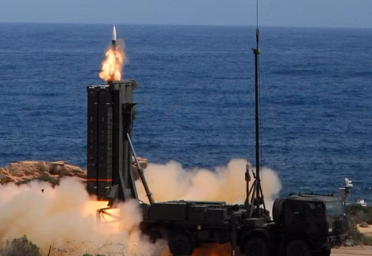 Ăng ten mảng pha 3D của radar Arabel có tốc độ quay 1 vòng/giây, làm việc trong dải tần 8 - 13 GHz với góc phương vị 360 độ và góc nâng hạ từ -50 cho tới +90 độ.