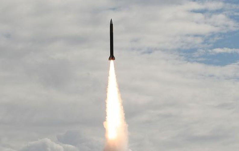 Trong khi đó, truyền thông vùng lãnh thổ Đài Loan dẫn lời giới chuyên gia quân sự giấu tên cho hay, các tên lửa được phóng trong đêm 11-6 từ huyện Bình Đông có thể là tên lửa phòng không Tien Kung-3 (Sky Bow-3) có tầm bắn 200 km.