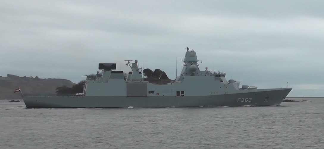 Tàu được trang bị 4 cụm ống phóng thẳng đứng Mk 41 với 32 tên lửa tầm xa SM-2 Block IIIA và 2 cụm ống phóng Mk 56 chứa 24 tên lửa tầm trung RIM-162 ESSM.