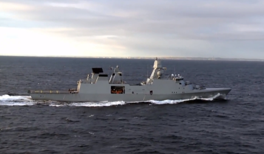 Theo giới thiệu, khinh hạm phòng không lớp Iver Huitfeldt là biến thể lớn nhất của lớp Sachsen do Đức thiết kế với lượng giãn nước đầy tải 6.645 tấn; chiều dài 138,7 m.