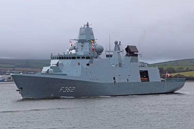 Đầu tiên là radar APAR (Active Phased Array Radar), đây là là loại radar mảng pha quét điện tử chủ động đa năng đầu tiên trang bị cho tàu chiến do Thales Nederland phát triển.