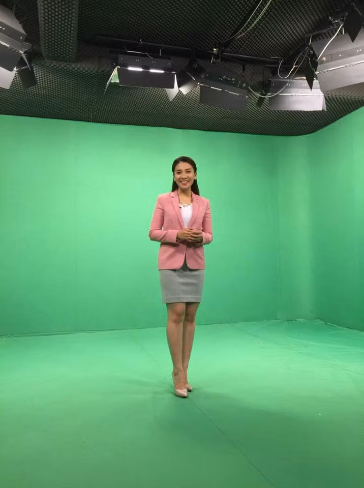 Ngoài những điều phân trần trên, Tuyết Vinh cũng tiết lộ cảm giác của mình sau khi biết bản thân vừa để xảy ra một sự cố trên truyền hình. Nữ MC, BTV của đài Vĩnh Long cho biết cô đã vô cùng hồi hộp, lo lắng và đã thực sự rất cố gắng, tập trung để phần dẫn tiếp theo của mình được trôi chảy, không mắc thêm những lỗi nhỏ khác nữa. "Xin phép không dám nhận mình chuyên nghiệp. Chỉ xin được khẳng định Vinh luôn luôn cố gắng làm tốt nhất trong khả năng của mình khi phụ trách bất cứ công việc nào", trích lời của Tuyết Vinh.