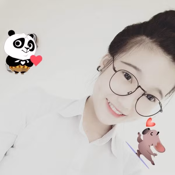 Đã từng có khá nhiều thiếu nữ, nữ sinh xinh đẹp bất ngờ nổi tiếng trên mạng xã hội nhờ những đoạn clip ngắn, những hình ảnh đẹp, thú vị, cộng thêm với sự tò mò, yêu thích những điều mới mẻ của đa số dân mạng Việt. Tuy nhiên sự "nhiệt tình quá đáng" của một bộ phận dân mạng, bạn trẻ đôi khi cũng khiến cuộc sống của những nhân vật này bị ảnh hưởng. Ảnh trong bài: Facebook nhân vật.