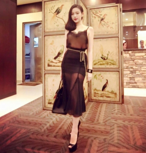 Việc liên tục đi du hí khắp thế giới, sở hữu nhiều món đồ hiệu, gia tài đồ sộ, các cơ sở làm ăn ở cả Việt Nam và nước ngoài của Huyền Baby đủ cho thấy cô có cuộc sống giàu sang, đẳng cấp và được chồng hậu thuẫn, yêu chiều đến mức độ nào. Dù hiện tại vẫn rất kín tiếng và đã không còn có những hoạt động nghệ thuật nữa nhưng với cuộc sống giàu có, cũng như sắc đẹp càng ngày càng ấn tượng của mình, Huyền Baby vẫn là một nhân vật nhận được sự quan tâm của đông đảo công chúng.