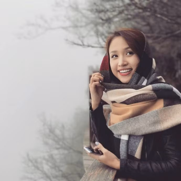 Thanh Vân ( Vân Hugo), sinh năm 1985 là một gương mặt trẻ đã rất quen thuộc với khán giả truyền hình Việt Nam trong khoảng 10 năm qua trong vai trò một nữ MC, người dẫn chương trình. Biệt danh Vân Hugo của Thanh Vân được khán giả quen miệng đặt cho từ khi cô dẫn chương trình tương tác có tên "Vui cùng Hugo" dành cho các em nhỏ phát sóng trong giai đoạn những năm 2004 - 2006. Thời điểm đó khi mạng Internet và mạng xã hội chưa phát triển như ngày nay, bằng vẻ xinh xắn, nụ cười rạng rỡ của mình, Vân Hugo đã trở thành một trong những hot girl thế hệ đầu tiên ở Hà Nội.