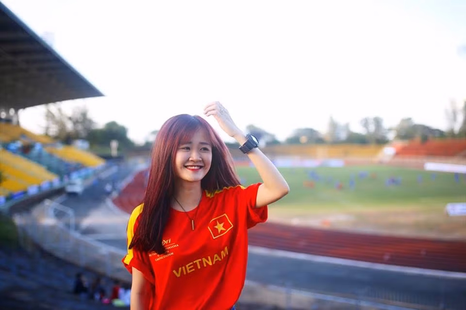 Việc đoạn clip được nhiều bạn trẻ, dân mạng đón nhận, hút gần 40 nghìn lượt thích chỉ sau vài ngày đăng tải đã khiến bản thân Bích Thảo cảm thấy rất vui và bất ngờ. Dù cũng bị một bộ phận nhỏ dân mạng săm soi, hờn trách vì chỉ nhắc đến người dân Cần Thơ trong ca khúc nhưng nhìn chung tinh thần, tình cảm và sự hứng thú của Bích Thảo gửi gắm vào clip cover của mình cũng không bị ảnh hưởng.