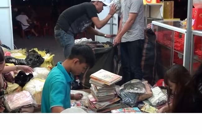 Huy theo đạo Phật thường xuyên hoạt động từ thiện trong chùa Cổ Am, Diễn Châu, Nghệ An và câu rất tin vào luật nhân quả. "Mình mất cái này mình sẽ có được cái kia", Huy luôn có niềm tin là mình đã hoàn thành sự mệnh, hoàn thành cái "nghiệp" của bản thân từ khi sinh ra đã có.