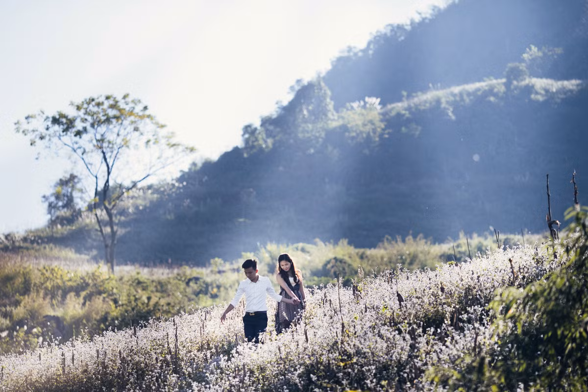 Từ đó đến nay đã 8 năm hai người cùng nhau sát cánh qua mọi vui buồn. Trong đó, Nhi vẫn không thể quên được những kỷ niệm khi cả hai chân ướt chân ráo vào Sài Gòn, mọi bắt đầu đều bỡ ngỡ và vất vả.