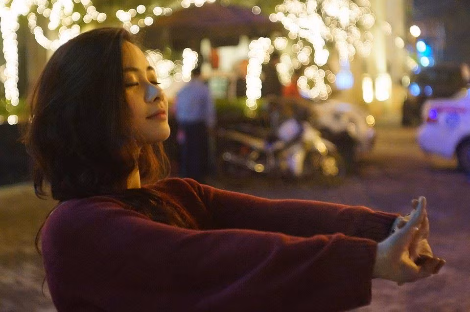 Ngoài diễn xuất, Thạch Thu Huyền còn thể hiện mình là một cô gái khá đa tài khi thử viết sách. Cuốn sách mang tên "Sợi Xích" là tác phẩm sách đầu tiên của Thu Huyền được phát hành đã thu hút không ít sự quan tâm của các độc giả trẻ trên cả nước và tạo ra nhiều cuộc tranh luận về nội dung trên các diễn đàn mạng. Song song với hai hoạt động đóng phim và viết sách, nữ diễn viên sinh năm 1994 thỉnh thoảng cũng nhận lời làm người mẫu ảnh, từng tham gia cuộc thi Miss Teen 2011 và lọt vào Top 20 thí sinh xuất sắc nhất.