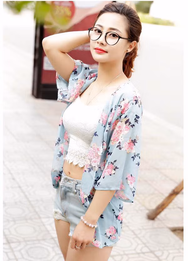 Là người trẻ tuổi nhất trong nhóm diễn viên nhưng Thu Huyền lại được giao cho vai "dừ" nhất và theo nhận xét của một số khán giả thì "Quỷ sứ" Kiều Như còn là vai bị ghét nhiều nhất trong "Những phóng viên vui nhộn". Đến nay, sau quãng thời gian dài gắn bó với loạt phim sitcom này, Thạch Thu Huyền đã có rất nhiều sự thay đổi về ngoại hình, bên cạnh đó là những bước tiến bộ vượt bậc trong sự nghiệp và khả năng diễn xuất. Được biết, Thu Huyền là người duy nhất tiếp tục gắn bó với nghiệp diễn xuất, trở thành một diễn viên chuyên nghiệp sau khi "Những phóng viên vui nhộn" kết thúc.