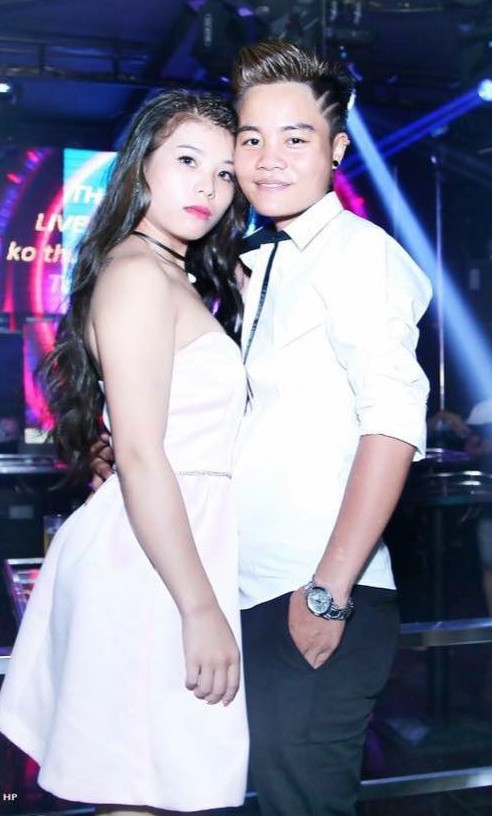 Quả thật vẫn còn rất nhiều ý kiến không hay về màn cầu hôn vừa qua của cặp đôi trẻ tuổi này, đặc biệt là những lời bình phẩm về sự phô trương, khoe của... nhưng ít nhất, hai người yêu nhau cũng đã có được một cái kết hạnh phúc, đúng như những gì mà Hoàng Anh mong muốn. Vì vậy, vẫn có rất nhiều lời chúc phúc đã được gửi đến với cặp đôi thú vị này. Ảnh trong bài: Facebook nhân vật.