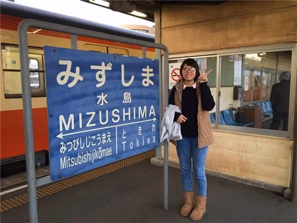 Là cô gái duy nhất theo học Khoa ô tô của trường Đại học Công nghiệp, vừa ra trường Phạm Thị Quyên đã được nhận vào làm việc trong một tập đoàn công nghiệp lớn ở Nhật Bản với mức thu nhập rất cao, là mơ ước của nhiều bạn sinh viên vừa ra trường khác. Những điều này được nêu ra không phải như để biện minh cho sự ngây ngô của Quyên đã thể hiện trong chương trình Ai là triệu phú, mà nó chỉ ra được một điều rằng: "Ai cũng có điểm mạnh, điểm yếu của riêng mình".