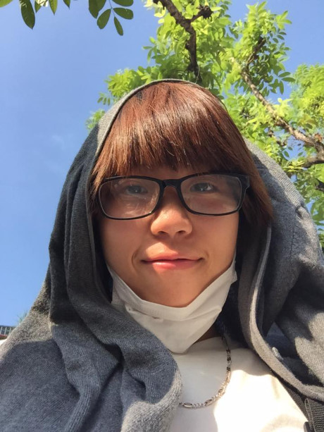 Quyên có chuyên môn riêng, mặt mạnh riêng của mình, nhưng nó cũng không đồng nghĩa với việc cô giỏi ngành nghề của mình nên không cần thiết phải biết những kiến thức cơ bản về cuộc sống hay chuyện nữ công gia chánh. Mấu chốt vấn đề nằm ở chỗ không phải ai cũng hiểu được những điều người khác "có vẻ như đều hiểu" và qua những gì đã thể hiện khi trả lời câu hỏi Ai là triệu phú, Quyên hoàn toàn không giấu dốt, rất dũng cảm và rất thật với con người mình.