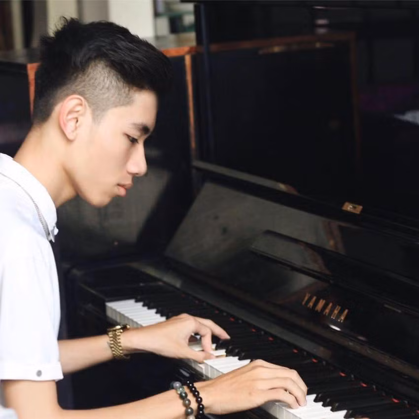 Trước những lời khen, nhận xét mình là "thần đồng âm nhạc Việt Nam" hay "người chơi organ hay nhất Việt Nam", Nguyễn Bảo Khánh đều từ chối và tỏ ra rất khiêm tốn. Được biết công việc chính của chàng trai sinh năm 1999 này hiện tại chỉ là biểu diễn ở một số show nhỏ lẻ, phục vụ một số sự kiện, đám cưới, hỏi trong thành phố.