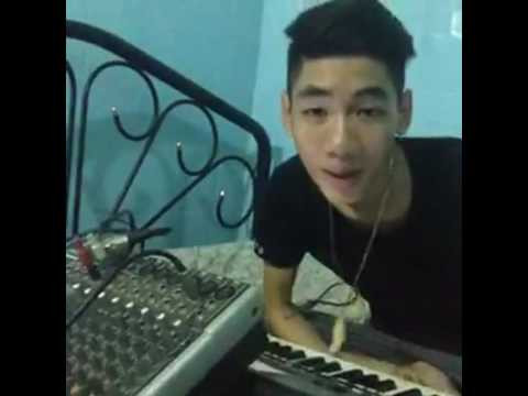 Dù chưa có nhiều thông tin về chàng trai 9X tài năng này nhưng ở độ tuổi 17-18, Bảo Khánh với khả năng chơi đàn như vậy đã đủ xứng đáng nhận được lời khen từ chính những người có chuyên môn về âm nhạc.