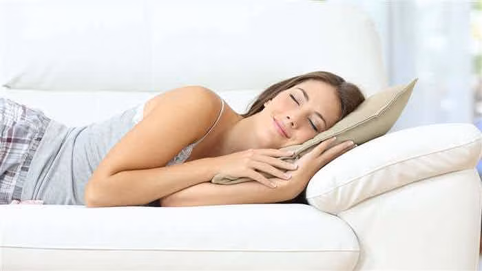 Chỉ cần ngủ 4 giờ/ngày mà vẫn hoàn toàn khỏe mạnh. Thông thường, con người cần ngủ khoảng 7 - 8 giờ mỗi ngày để cơ thể khỏe mạnh. Tuy nhiên, một số người chỉ cần ngủ 6 giờ, thậm chí là 4 giờ mà vẫn hoàn toàn khỏe mạnh, tỉnh táo.