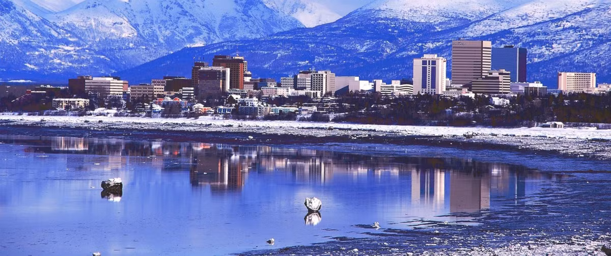 Mỹ mua Alaska từ Nga năm 1867 với giá 7,2 triệu USD. Kể từ đó cho đến nay, Alaska được coi là bang có diện tích lớn nhất trong số 50 bang của Mỹ.