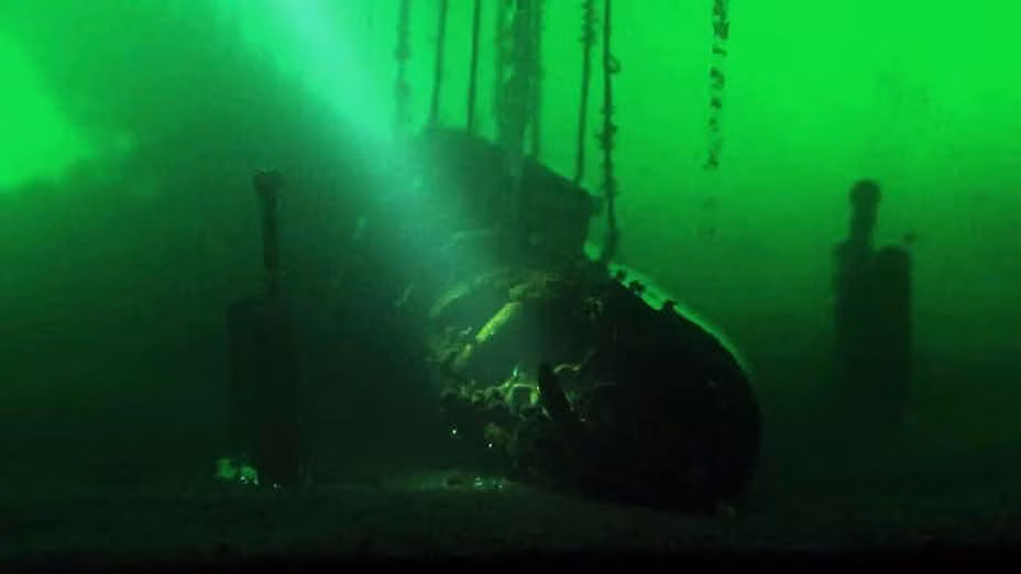 Sau khi xảy ra vụ nổ tàu ngầm Kursk, Nga đã nghề nghị Anh và Na Uy giúp đỡ. Phải mất 14 tháng Nga mới trục vớt thành công xác tàu ngầm trên, với chi phí lên đến hơn 115 triệu USD.