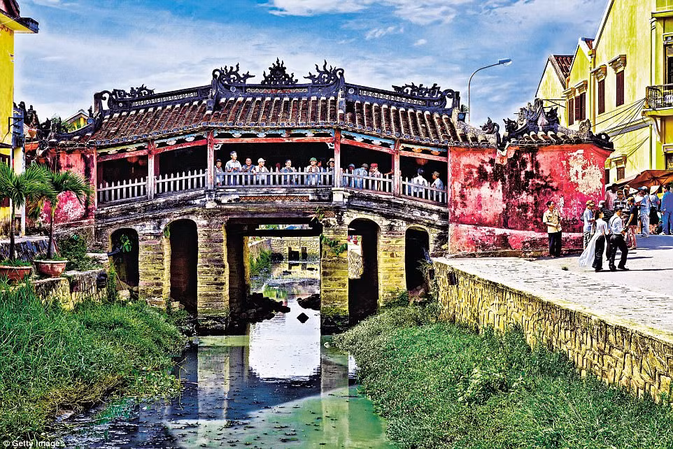 Ảnh chụp một cây cầu cổ tuyệt đẹp ở Hội An.