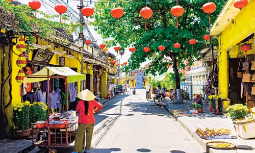 Vẻ đẹp phố cổ Hội An với những ngôi nhà cổ được bảo tồn. Đây là một trong số những hình ảnh Việt Nam tuyệt đẹp được Daily Mail giới thiệu với độc giả.