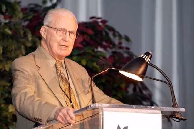 Tiến sĩ Norman Borlaug được ca ngợi là cha đẻ của “Cuộc cách mạng xanh”. Ông là nhà nông học và tiến sĩ di truyền tài năng. Đặc biệt, ông là người tiên phong phong trong lĩnh vực nghiên cứu nông nghiệp vì lợi ích của những người nông dân ở các nước đang phát triển và nghèo tài nguyên.