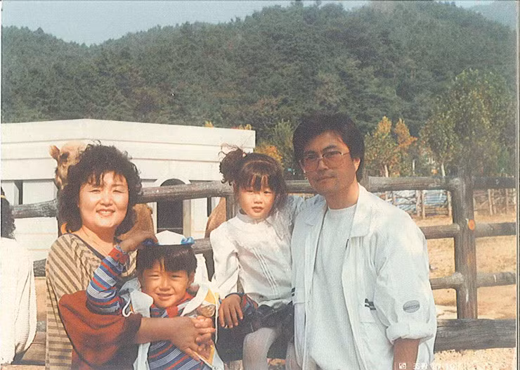 Vợ chồng ông Moon Jae In có với nhau hai người con (một trai, một gái).