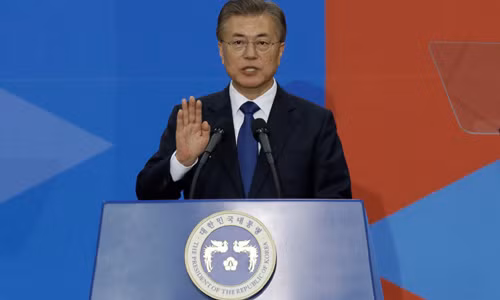 Sau khi giành chiến thắng trong cuộc bầu cử ngày 9/5, ông Moon Jae In trở thành tân Tổng thống Hàn Quốc. Ngay trong sáng 10/5, ông đã tuyên thệ tại Nhà Xanh, chính thức trở thành Tổng thống thứ 12 của Hàn Quốc.