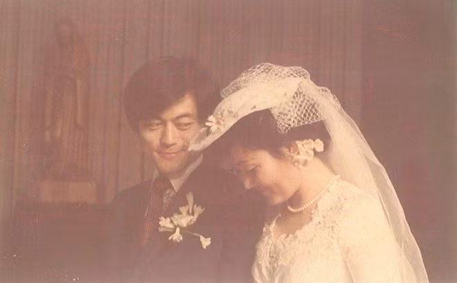 Sau 7 năm yêu nhau, ông Moon Jae In kết hôn với bà Kim Jeong Suk năm 1981.