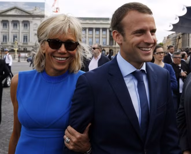 Gương mặt rạng rỡ, tràn đầy hạnh phúc của vợ chồng ông Macron.