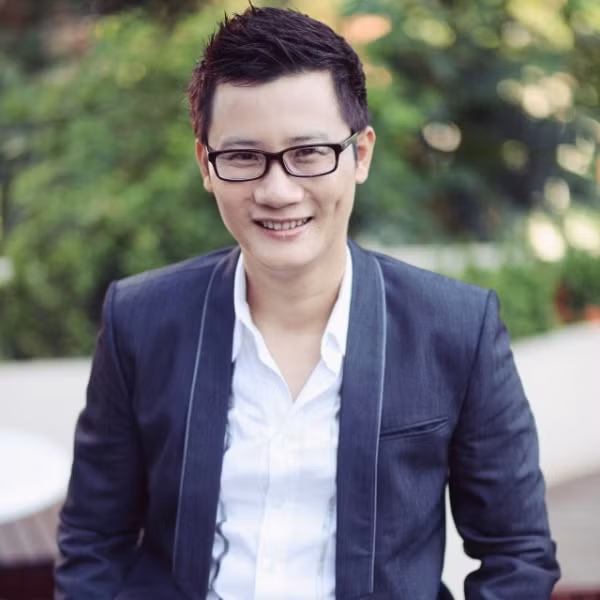 Tiet lo “soc“: Nhieu sao Viet bi lam dung tinh duc tu nho-Hinh-4