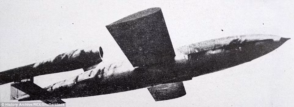 Vào mùa hè năm 1941, Adolf Hitler ra lệnh hỏa tốc yêu cầu quân Đức trên Alderney xây công sự với quy mô lớn chưa từng có để biến nơi đây thành địa điểm kiên cố, khó bị đánh chiếm.