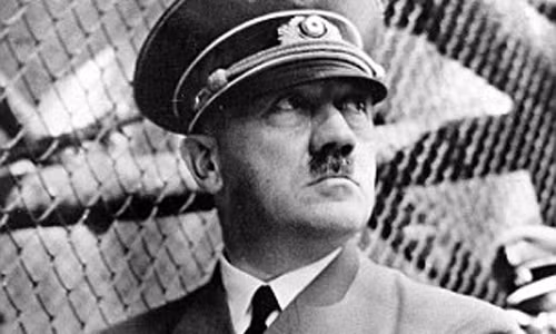 Các chuyên gia cho rằng, trùm phát xít Hitler dùng chất độc hóa học để cho vào đầu đạn tên lửa. Tuy nhiên, cuối cùng Hitler thất bại trong việc thực hiện kế hoạch này và thất bại hoàn toàn vào năm 1945.