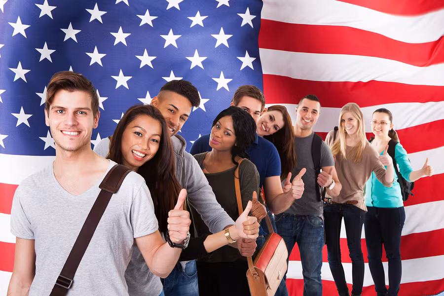 Văn hóa Mỹ được định hình bởi những nét văn hóa đặc sắc của người Mỹ bản địa, Mỹ Latinh, châu Phi và châu Á.