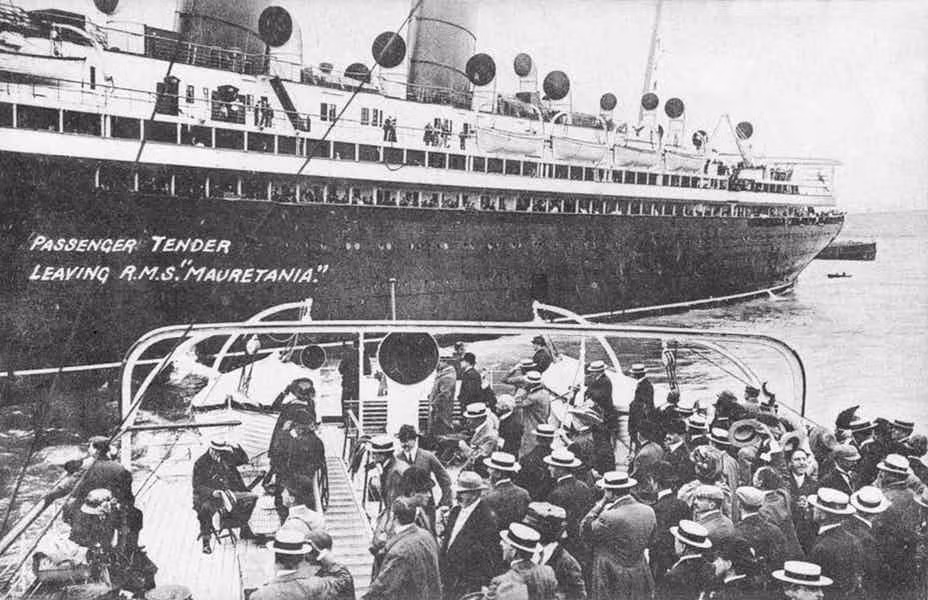 Bà Dean từng kể rằng, chính hành động nhanh chóng của cha bà đã cứu sống gia đình: “Khi cảm thấy con tàu va vào núi băng, ông đã nhanh chóng đưa gia đình đến nơi có xuồng cứu hộ. Một phần lý do khiến chúng tôi còn sống là ông ấy hành động quá nhanh. Một số người khi đó vẫn nghĩ rằng con tàu không thể chìm được”.