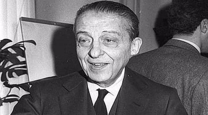 Năm 2001, ngôi mộ của nhà tài phiệt nổi tiếng Italy Enrico Cuccia bị đào trộm và thi hài của ông bị đánh cắp. Ông Cuccia qua đời vào tháng 6/2000. Về sau, những kẻ đào mộ, trộm xác nhà tài phiệt Cuccia gửi thư đòi 3,5 triệu USD tiền chuộc.