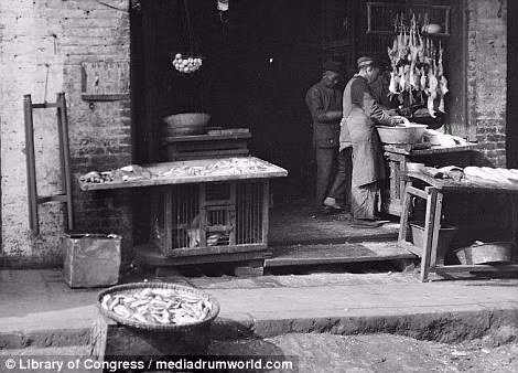 Mặc dù nhiều người dân Trung Quốc sang Mỹ sinh sống và làm việc nhưng nhiều người trong số đó không biết nói tiếng Anh - ngôn ngữ phổ biến ở quốc gia này.