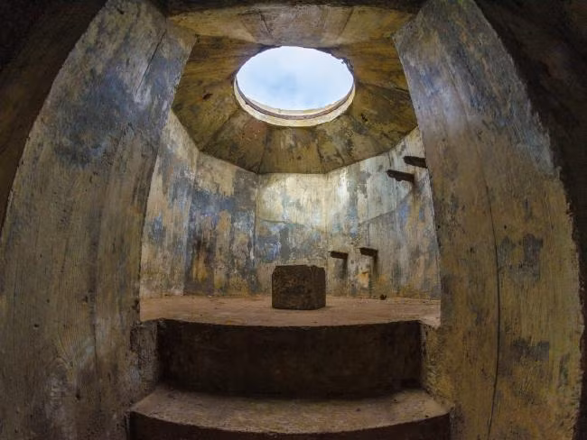 Vào năm 1942, ngôi làng Scheveningen, ngày nay là một quận của thành phố The Hague, trở thành khu vực tuyệt mật, hạn chế người ra vào.