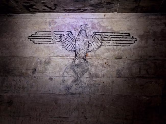 Trùm phát xít Hitler đã tấn công xâm lược Hà Lan vào ngày 10/5/1940. Chỉ sau 5 ngày, phát xít Đức đã chiếm được Hà Lan. Phát xít Đức nhanh chóng lên kế hoạch xây dựng thành phố bí mật dưới lòng đất với hy vọng có thể kiểm soát quốc gia này mãi mãi.