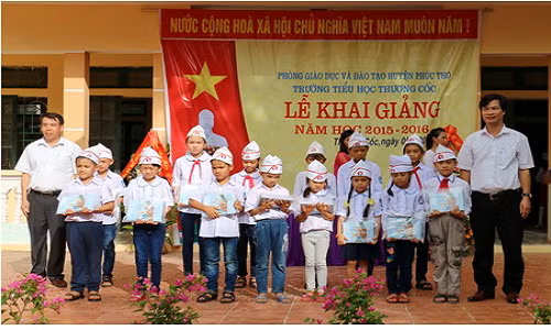 EVN HANOI tang vo cho HS hoan canh kho khan dip khai giang-Hinh-5