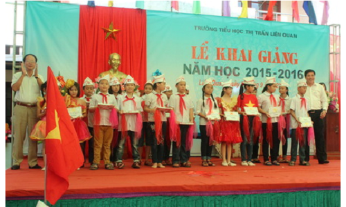 EVN HANOI tang vo cho HS hoan canh kho khan dip khai giang-Hinh-6