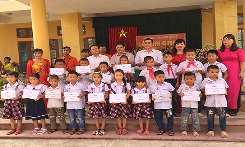 EVN HANOI tang vo cho HS hoan canh kho khan dip khai giang