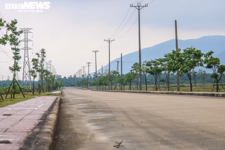 Sau hơn 10 năm kể từ khi được phê duyệt dự án vẫn đìu hiu, thiếu vắng nhà đầu tư. (Ảnh: VTC News).